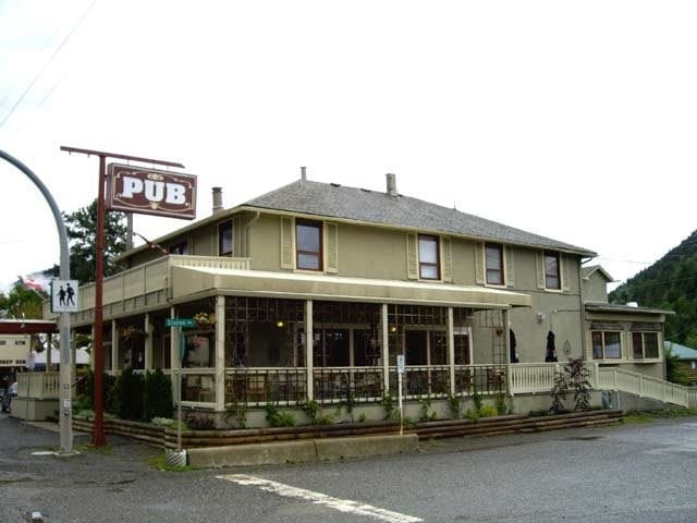 Falkland Pub & Grill